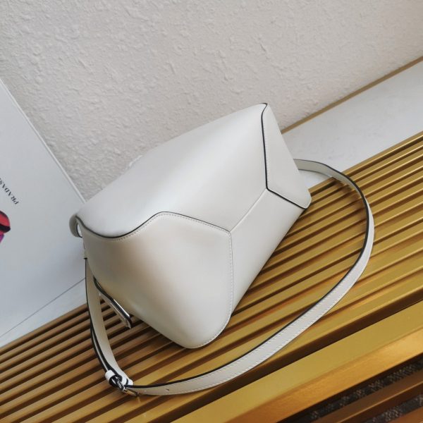 Imitation sac Prada Supernova petit modèle à poignée en cuir blanc – Image 7