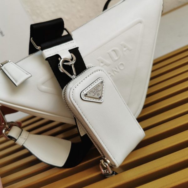Faux sac bandoulière Prada Triangle en blanc – Image 2