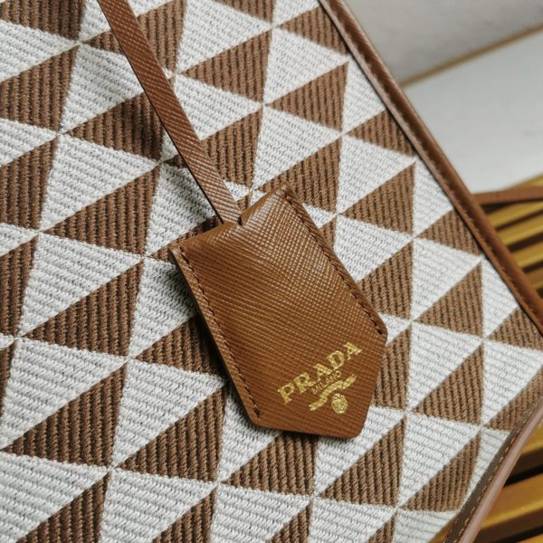 Réplique grand sac Prada Symbole en tissu jacquard blanc/marron – Image 9