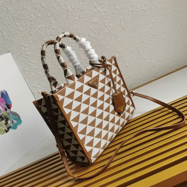 Contrefaçon petit sac Prada Symbole en tissu jacquard blanc/marron – Image 7