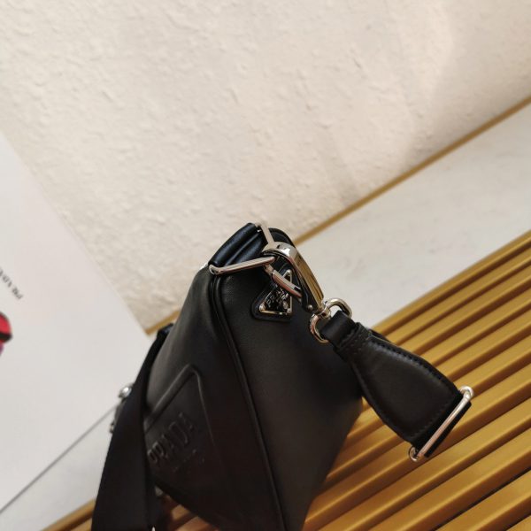 Contrefaçon sac bandoulière Prada Triangle en noir – Image 10