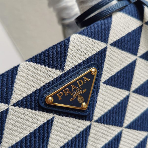 Contrefaçon petit sac Prada Symbole en tissu jacquard blanc/bleu – Image 4