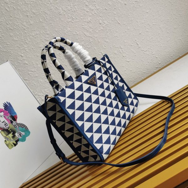 Contrefaçon petit sac Prada Symbole en tissu jacquard blanc/bleu – Image 3