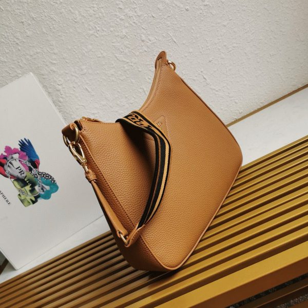 Réplique sac bandoulière de créateur Prada en marron – Image 10
