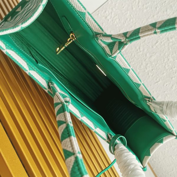 Faux grand sac Prada Symbole en tissu jacquard vert/blanc – Image 5