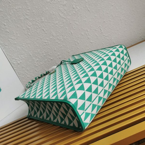 Faux grand sac Prada Symbole en tissu jacquard vert/blanc – Image 4