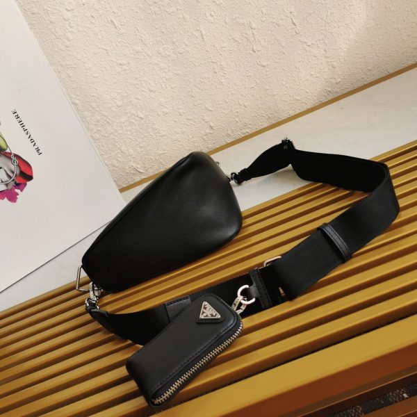 Contrefaçon sac bandoulière Prada Triangle en noir – Image 9