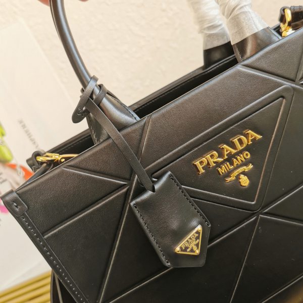 Faux petit sac Prada Symbole avec surpiqûres en noir – Image 3