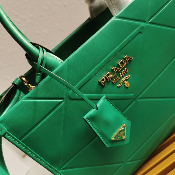 Contrefaçon petit sac Prada Symbole avec surpiqûres en vert – Image 8