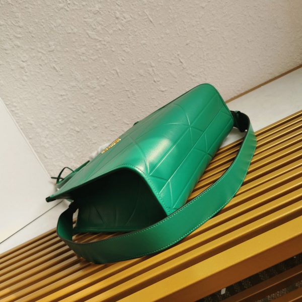 Contrefaçon petit sac Prada Symbole avec surpiqûres en vert – Image 5