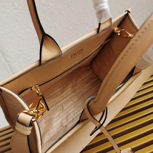 Imitation petit sac Prada Symbole avec surpiqûres en beige – Image 9