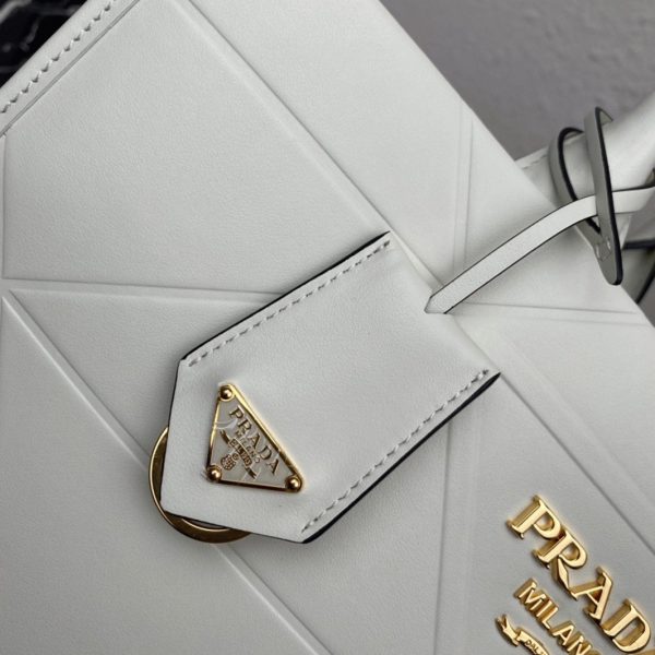 Réplique petit sac Prada Symbole avec surpiqûres en blanc – Image 9