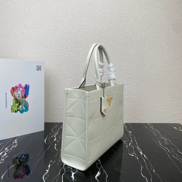 Faux sac Prada Symbole moyen modèle avec surpiqûres en blanc – Image 8
