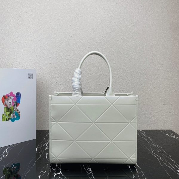 Faux sac Prada Symbole moyen modèle avec surpiqûres en blanc – Image 5