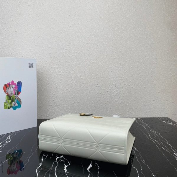 Faux sac Prada Symbole moyen modèle avec surpiqûres en blanc – Image 4
