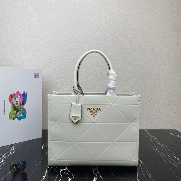 Faux sac Prada Symbole moyen modèle avec surpiqûres en blanc – Image 3