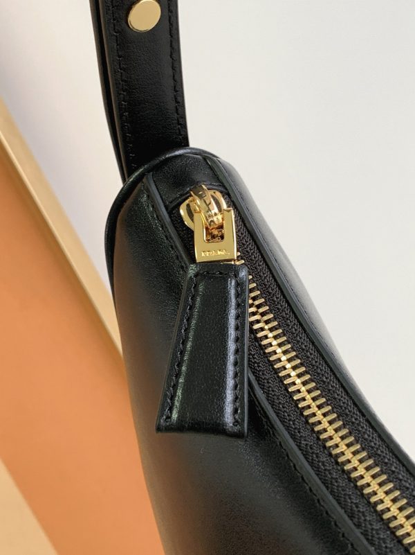 Réplique du sac Prada Arqué format épaule en noir – Image 5
