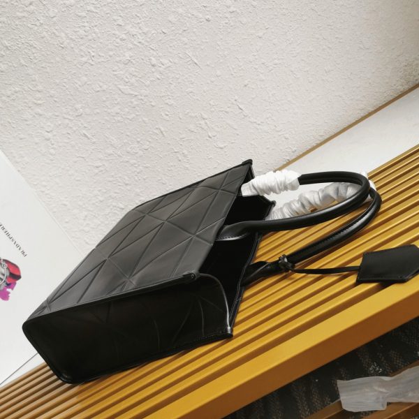 Réplique sac Prada Symbole moyen modèle avec surpiqûres en noir – Image 8