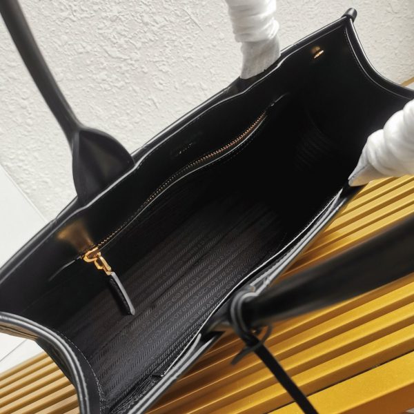 Réplique sac Prada Symbole moyen modèle avec surpiqûres en noir – Image 7