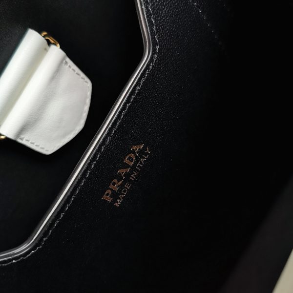 Réplique panier Prada moyen modèle en blanc – Image 5