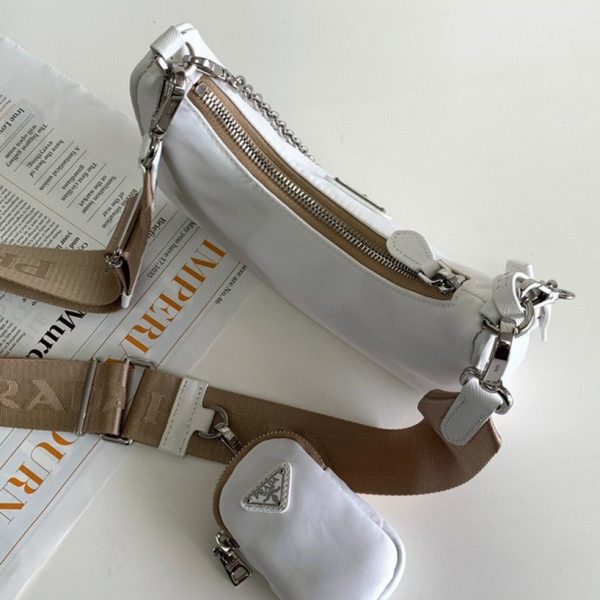 Contrefaçon sac bandoulière Prada Re-Edition en blanc – Image 5