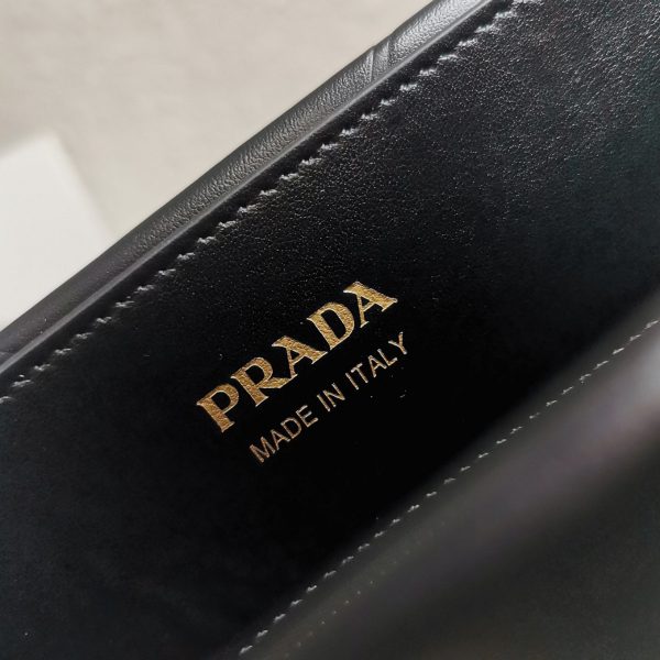 Réplique grand sac Prada Symbole avec surpiqûres en noir – Image 9