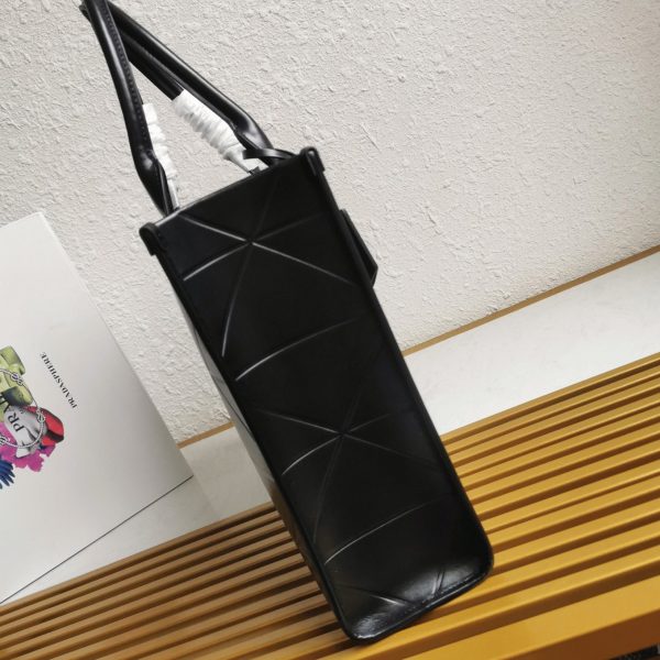 Réplique grand sac Prada Symbole avec surpiqûres en noir – Image 6