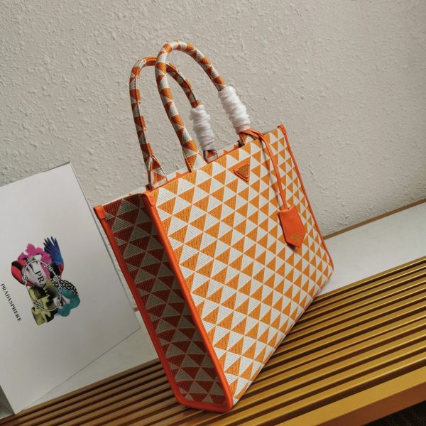 Imitation grand sac Prada Symbole en tissu jacquard orange/blanc – Image 4