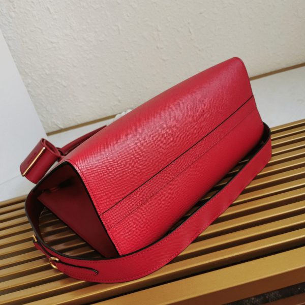 Réplique sac Prada Monochrome moyen modèle en rouge – Image 10