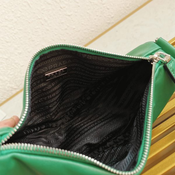 Contrefaçon sac bandoulière Prada Triangle en vert – Image 10