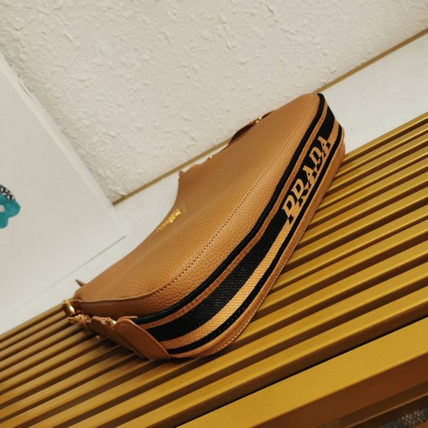 Réplique sac bandoulière de créateur Prada en marron – Image 2