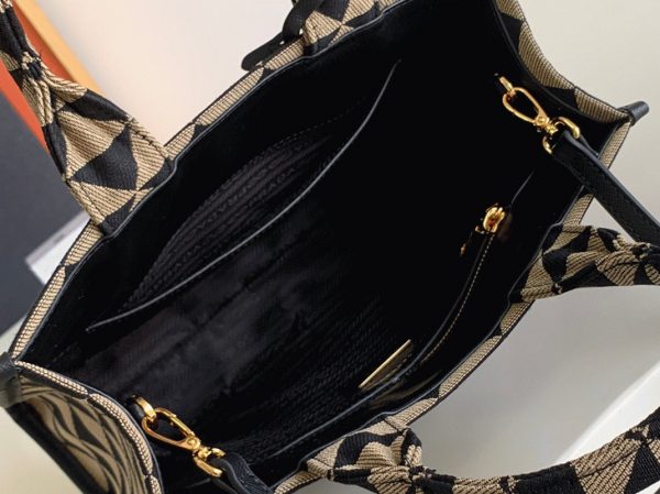 Réplique petit sac Prada Symbole en tissu jacquard noir/beige – Image 10