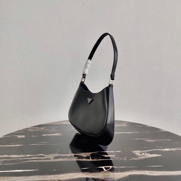 Contrefaçon sac Prada Cleo petit modèle en noir – Image 7