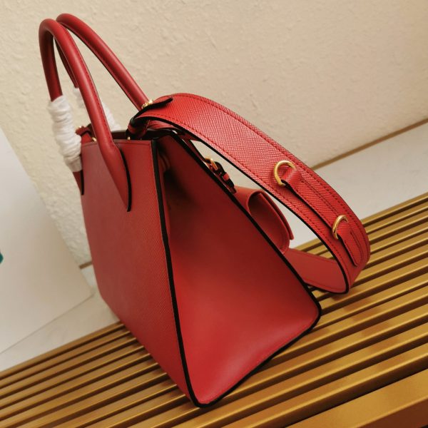 Réplique sac Prada Monochrome moyen modèle en rouge – Image 9