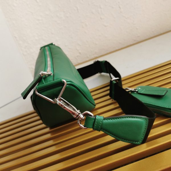Contrefaçon sac bandoulière Prada Triangle en vert – Image 9