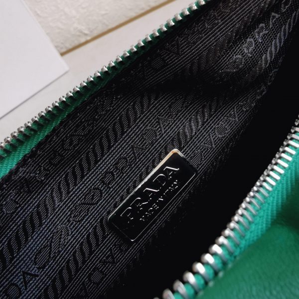 Contrefaçon sac bandoulière Prada Triangle en vert – Image 8