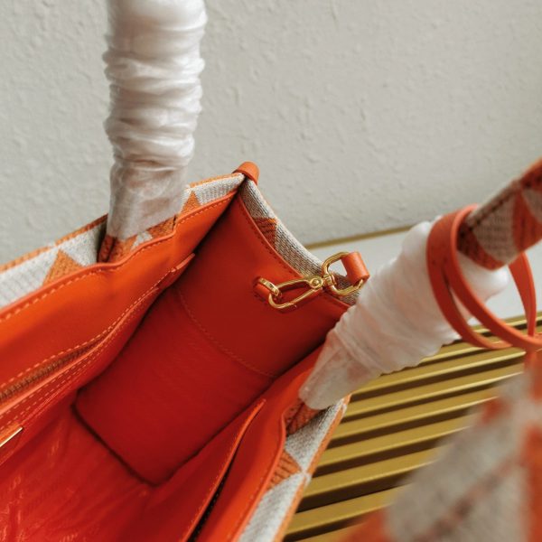 Faux petit sac Prada Symbole en tissu jacquard orange/blanc – Image 8