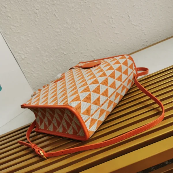 Faux petit sac Prada Symbole en tissu jacquard orange/blanc – Image 7