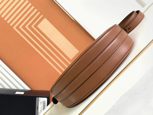 Réplique du sac Prada Arqué format épaule en marron – Image 8
