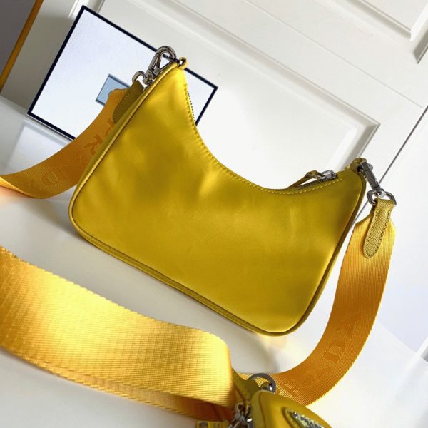 Faux sac bandoulière Prada Re-Edition en jaune – Image 8