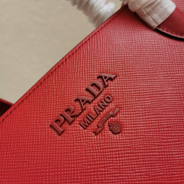 Réplique sac Prada Monochrome moyen modèle en rouge – Image 5