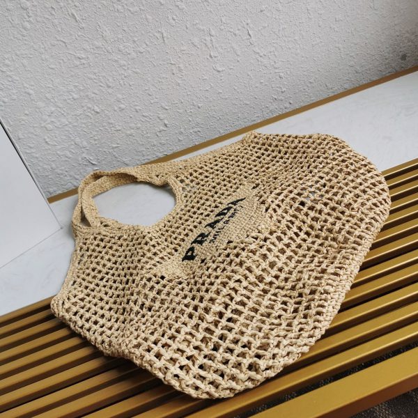 Contrefaçon grand cabas Prada en raphia tressé beige – Image 5