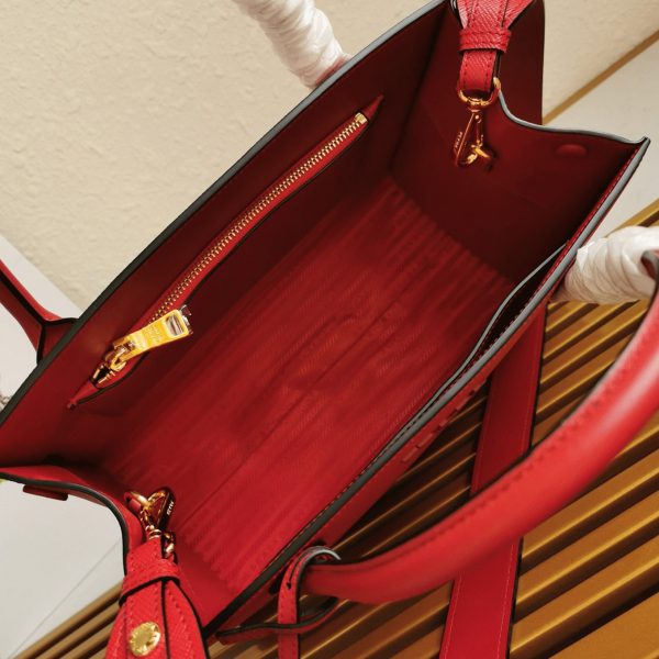 Réplique sac Prada Monochrome moyen modèle en rouge – Image 3