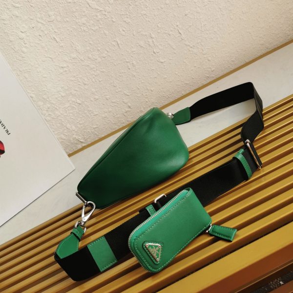 Contrefaçon sac bandoulière Prada Triangle en vert – Image 2