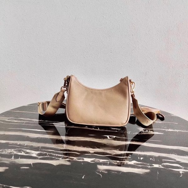 Réplique sac bandoulière Prada Re-Edition en beige – Image 8