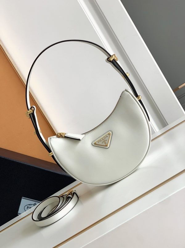 Fausse version du sac Prada Arqué mini format en blanc – Image 9