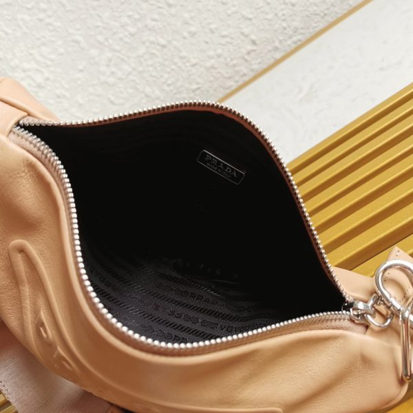Imitation sac bandoulière Prada Triangle en beige – Image 9