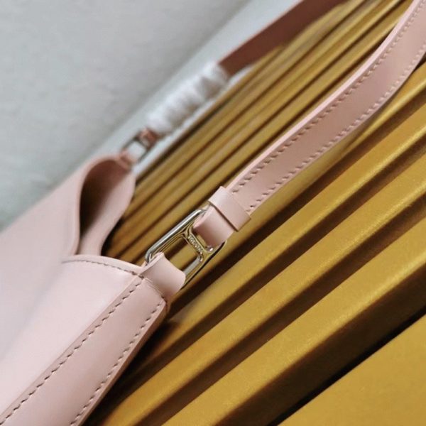 Faux sac Prada Cleo petit modèle en rose – Image 4