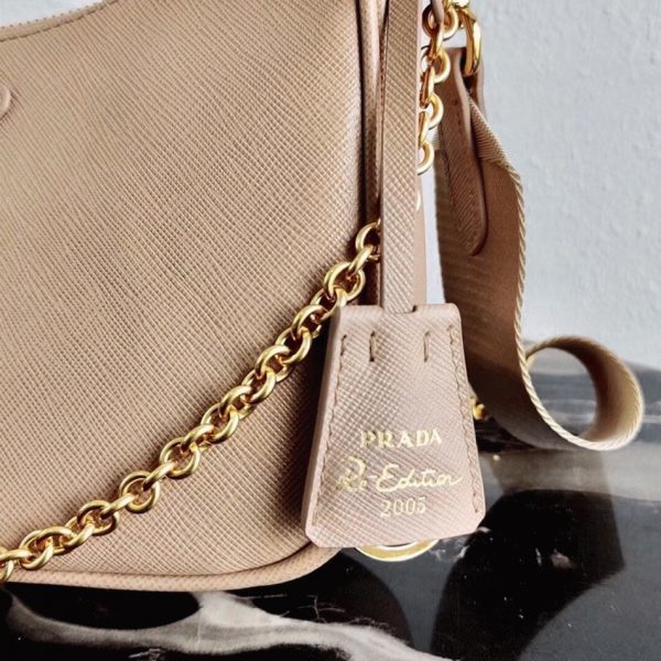 Réplique sac bandoulière Prada Re-Edition en beige – Image 6