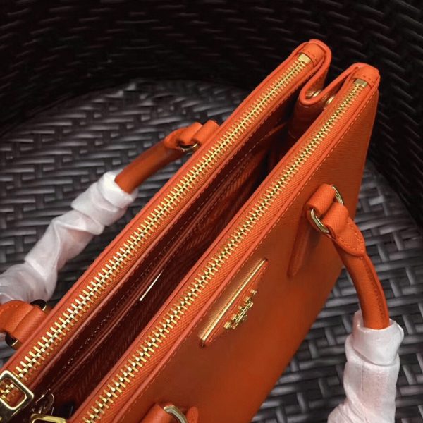 Contrefaçon du sac Prada Galleria moyen format en orange – Image 4